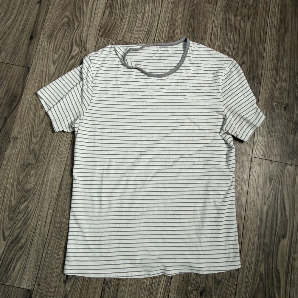 Men’s Lululemon shirt